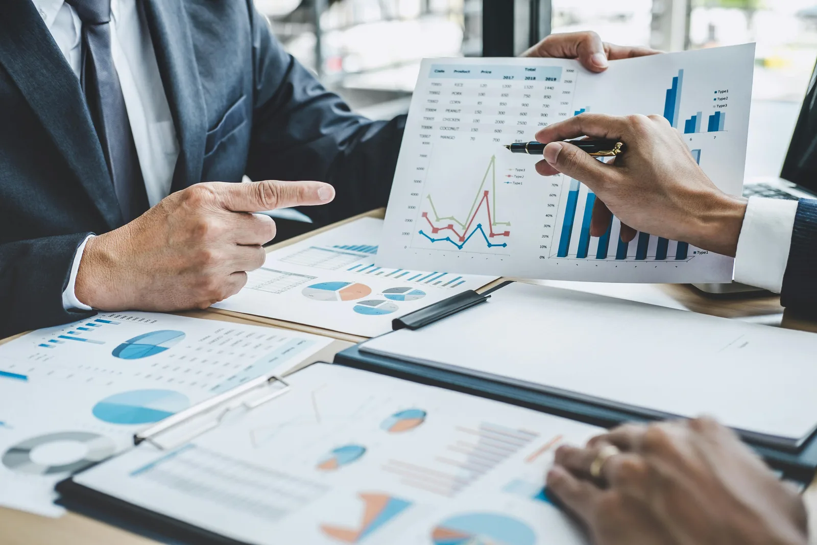 Professional presenting sector and earnings observations